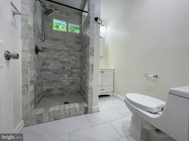 3205 HOLLOWAY RD, Falls Church, VA 22042