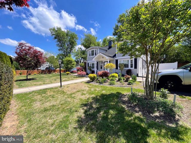 3205 HOLLOWAY RD, Falls Church, VA 22042