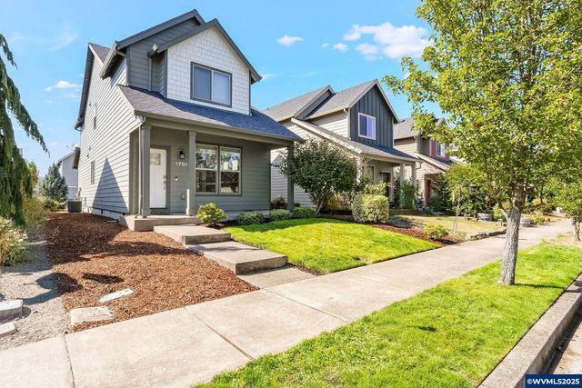 1704 Wood Duck St, Silverton, OR 97381