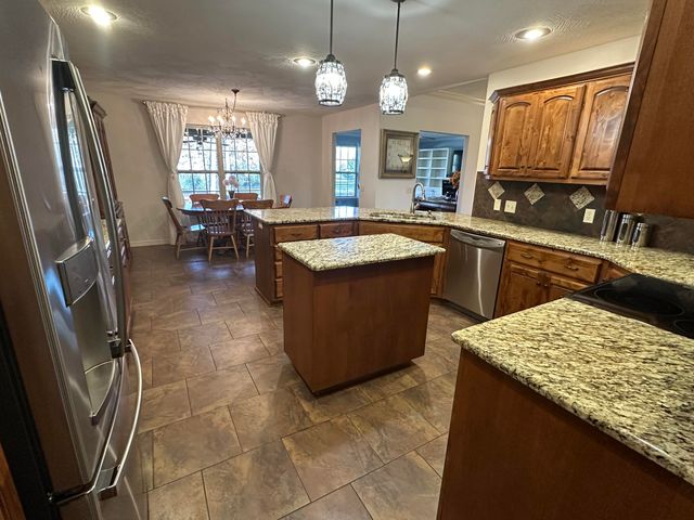 5644 S Winsor Drive, Battlefield, MO 65619