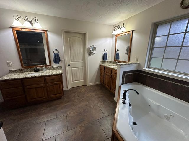 5644 S Winsor Drive, Battlefield, MO 65619