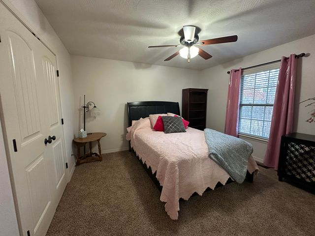 5644 S Winsor Drive, Battlefield, MO 65619