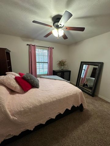 5644 S Winsor Drive, Battlefield, MO 65619