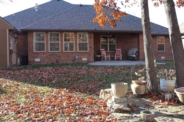 5644 S Winsor Drive, Battlefield, MO 65619