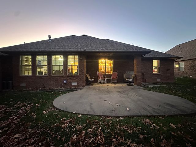 5644 S Winsor Drive, Battlefield, MO 65619