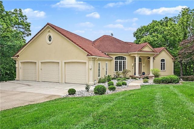 2210 SW Opossum Hollow Road, Blue Springs, MO 64015