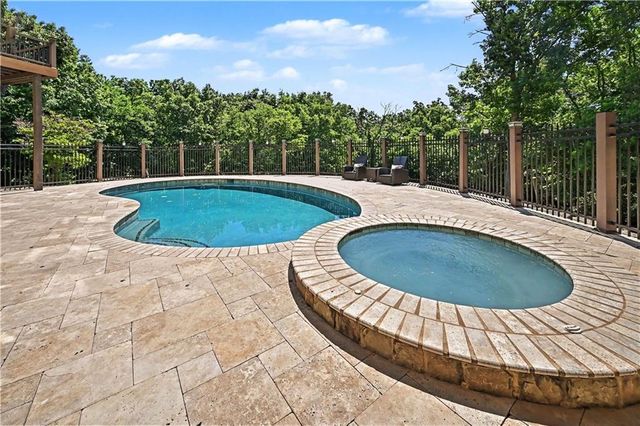 2210 SW Opossum Hollow Road, Blue Springs, MO 64015