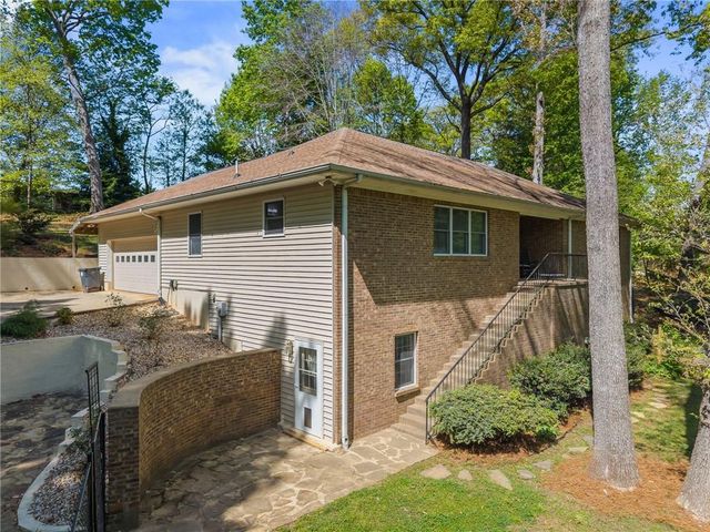 725 Nix Drive, Gainesville, GA 30501