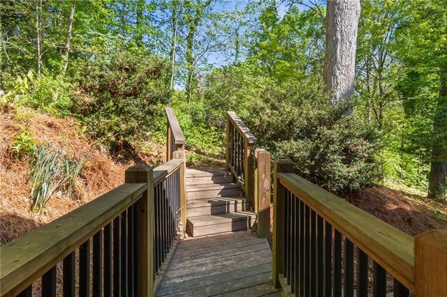 725 Nix Drive, Gainesville, GA 30501