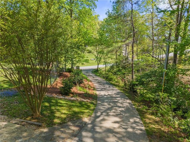725 Nix Drive, Gainesville, GA 30501