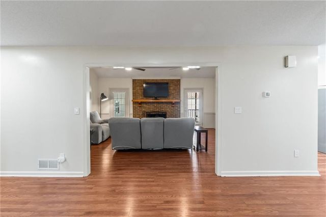 725 Nix Drive, Gainesville, GA 30501