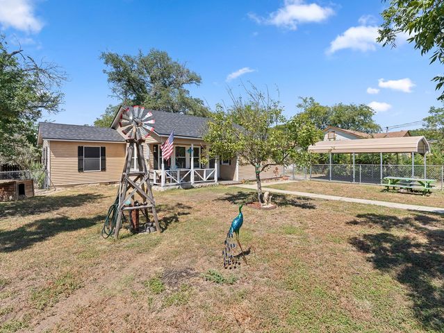 608 N Ross St, Kerrville, TX 78028