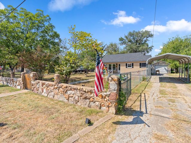 608 N Ross St, Kerrville, TX 78028