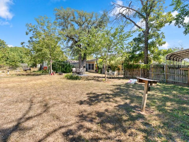 608 N Ross St, Kerrville, TX 78028