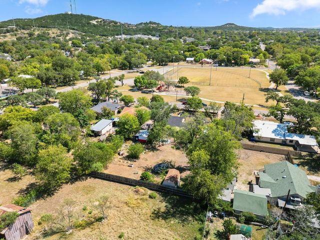 608 N Ross St, Kerrville, TX 78028