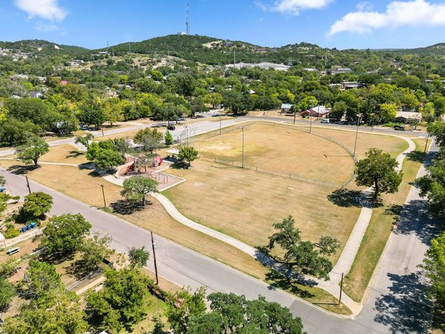 608 N Ross St, Kerrville, TX 78028