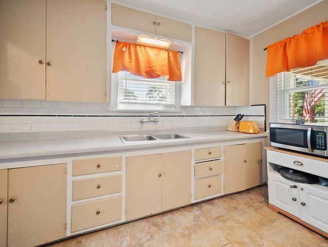 608 N Ross St, Kerrville, TX 78028