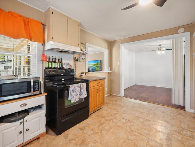 608 N Ross St, Kerrville, TX 78028