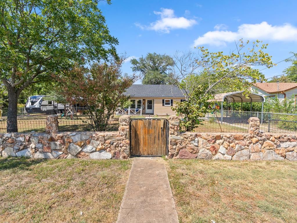 608 N Ross St, Kerrville, TX 78028