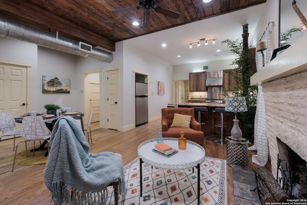 215 Ira Ave Apt 1, San Antonio, TX 78209