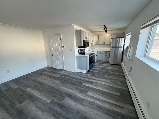 181 School 5, Waltham, MA 02451