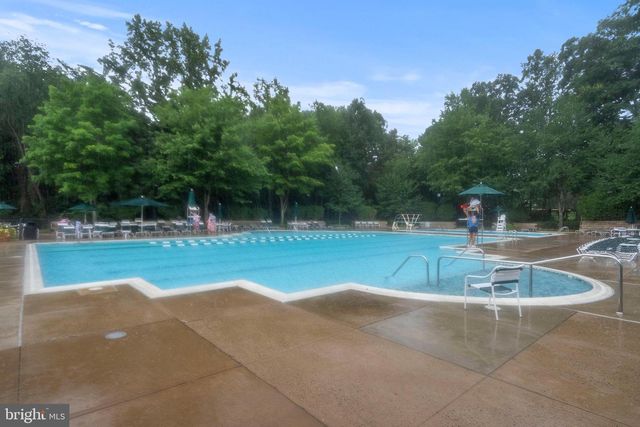12023 GOLF RIDGE CT #201, Fairfax, VA 22033