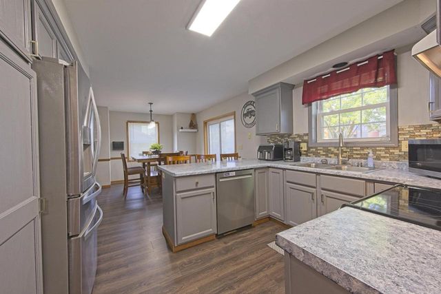 927 Lone Tree Lane, Prairie Du Sac, WI 53578