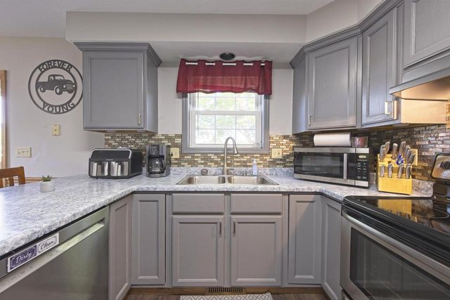 927 Lone Tree Lane, Prairie Du Sac, WI 53578