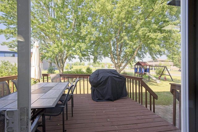 927 Lone Tree Lane, Prairie Du Sac, WI 53578