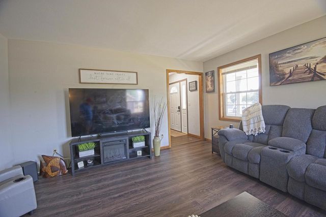 927 Lone Tree Lane, Prairie Du Sac, WI 53578