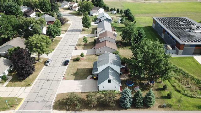 927 Lone Tree Lane, Prairie Du Sac, WI 53578