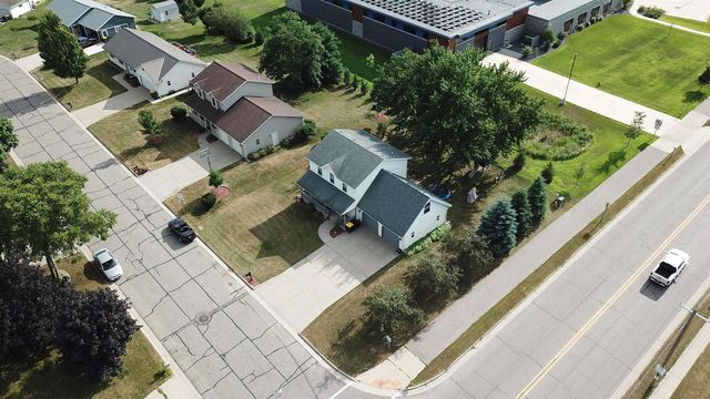 927 Lone Tree Lane, Prairie Du Sac, WI 53578