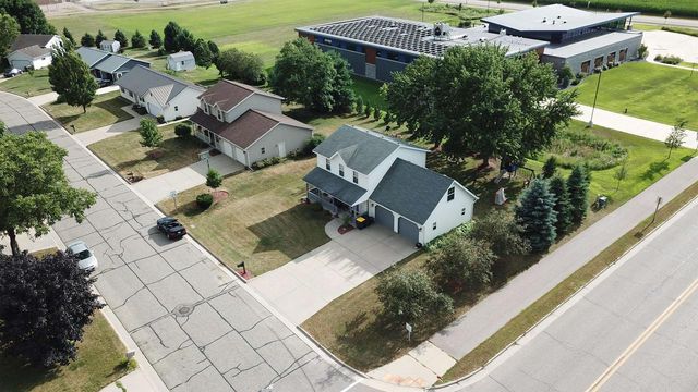 927 Lone Tree Lane, Prairie Du Sac, WI 53578