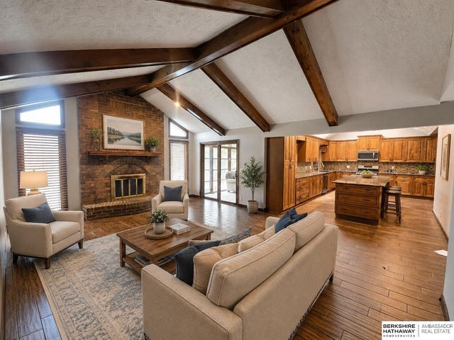 9121 Washington Street, Omaha, NE 68127