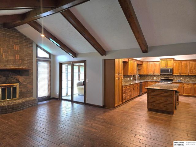 9121 Washington Street, Omaha, NE 68127