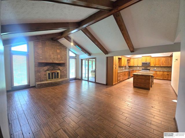 9121 Washington Street, Omaha, NE 68127