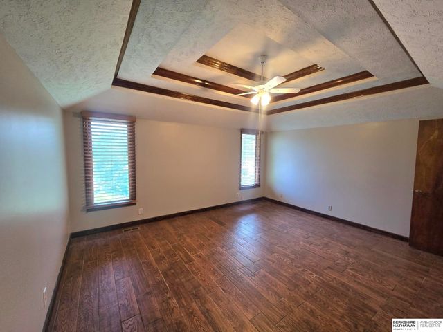 9121 Washington Street, Omaha, NE 68127
