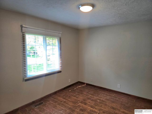9121 Washington Street, Omaha, NE 68127