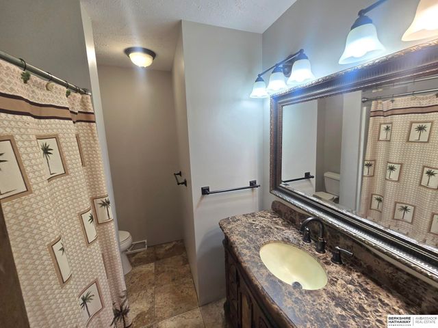 9121 Washington Street, Omaha, NE 68127