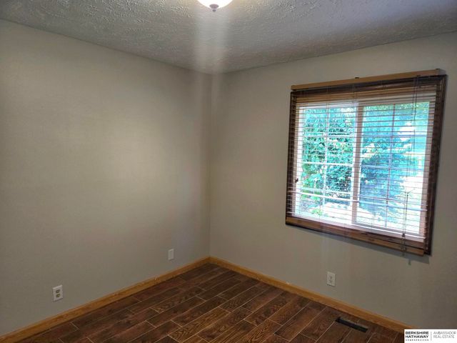9121 Washington Street, Omaha, NE 68127