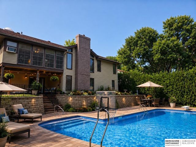 9121 Washington Street, Omaha, NE 68127