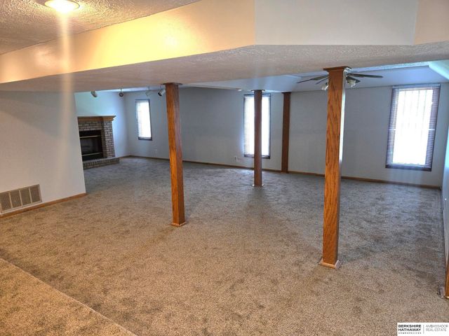 9121 Washington Street, Omaha, NE 68127