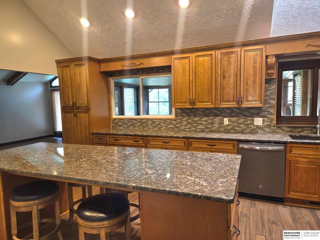 9121 Washington Street, Omaha, NE 68127