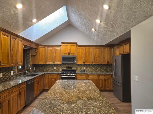 9121 Washington Street, Omaha, NE 68127