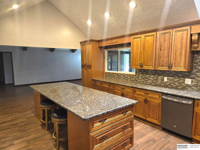 9121 Washington Street, Omaha, NE 68127