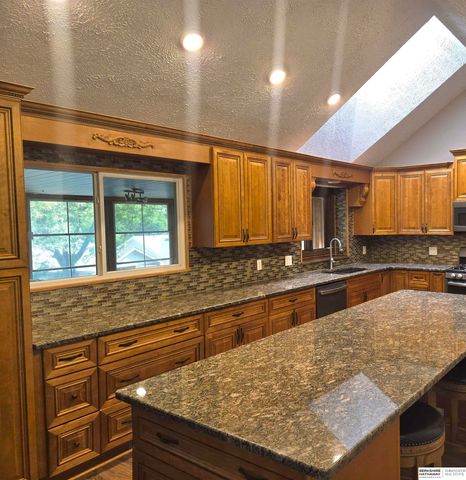 9121 Washington Street, Omaha, NE 68127