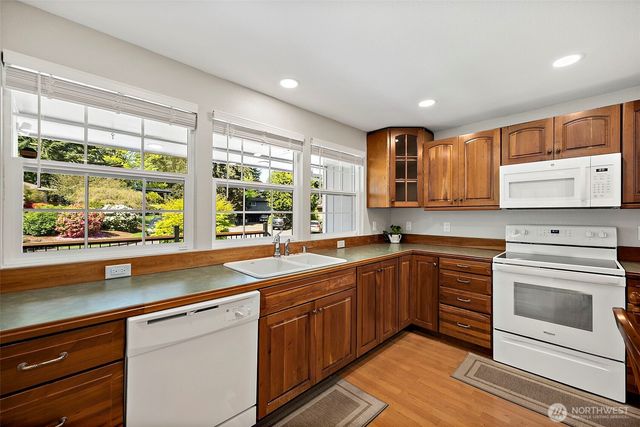 30022 6th Avenue SW, Federal Way, WA 98023