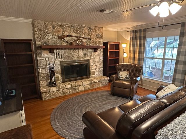 11739 County Road 401, Stockdale, TX 78160