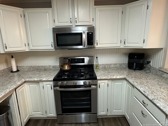 11739 County Road 401, Stockdale, TX 78160