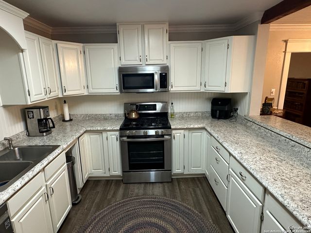 11739 County Road 401, Stockdale, TX 78160